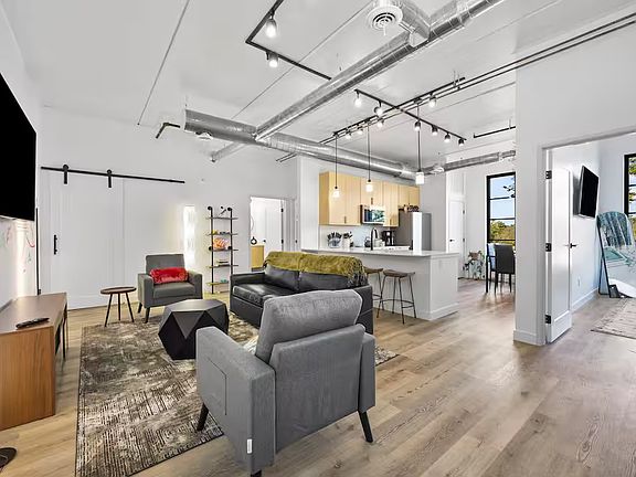 4th image of 1825 E 8th St #441