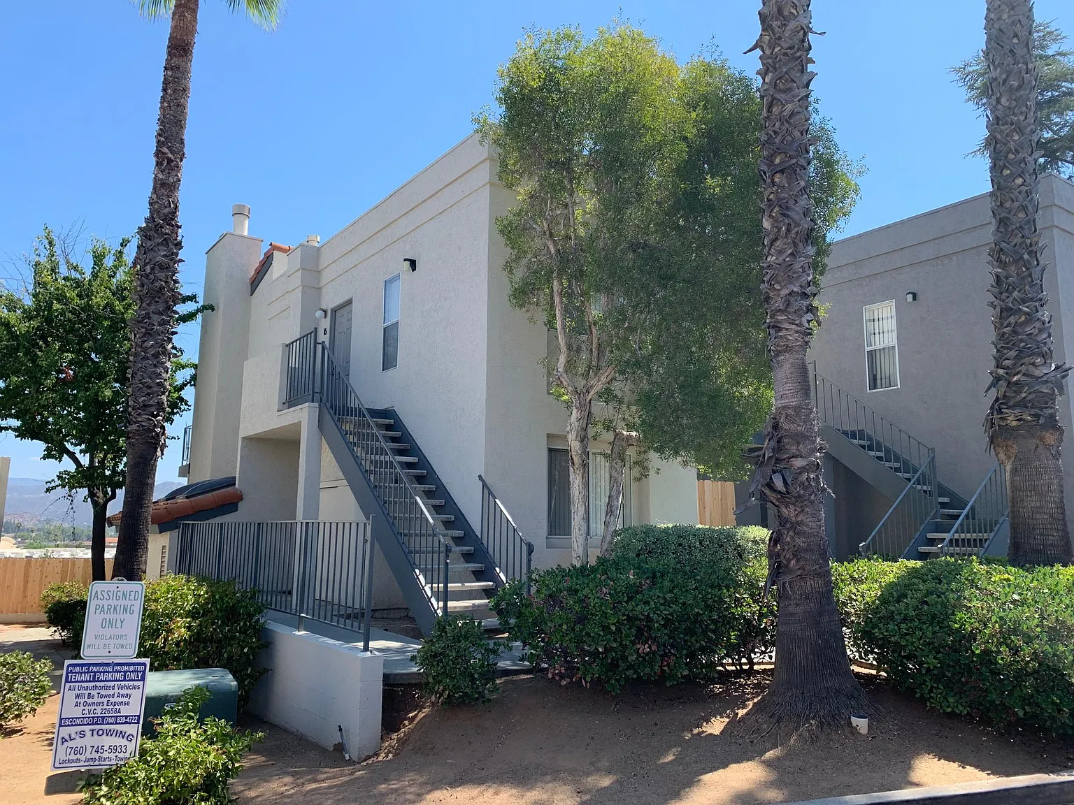 2 bed, 1000 sqft, $2,400 — Photo 2