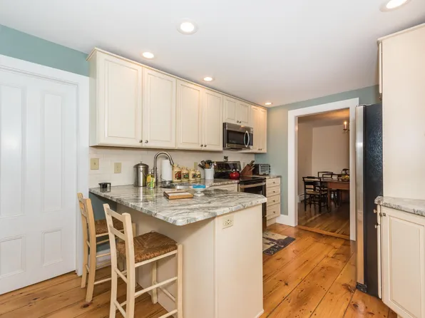 69 Dennett St, Portsmouth, NH 03801