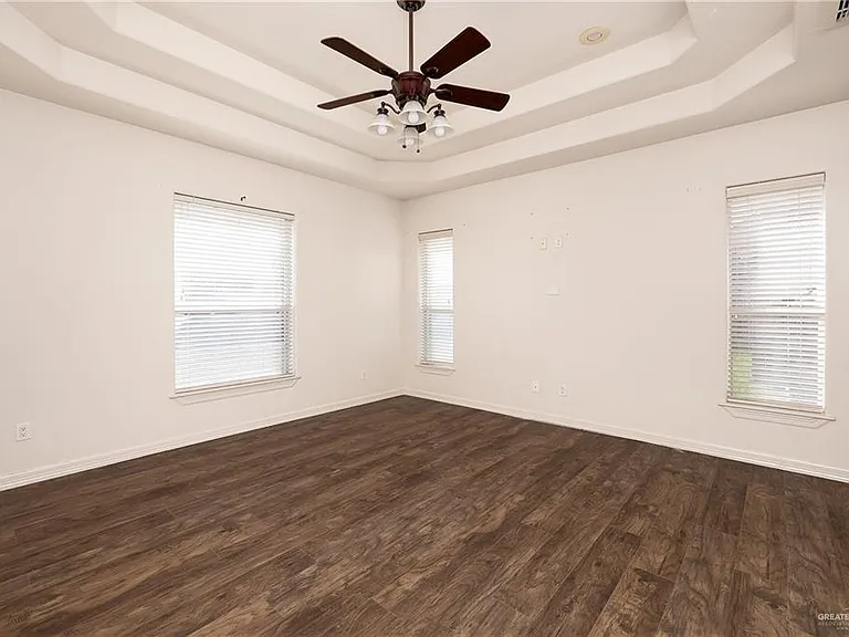 402 Hackberry Ave — Photo 5