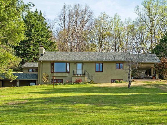 3rd image of 1165 Fortunes Cove Ln