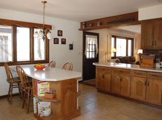 615 Marawood Dr, Woodstock, IL 60098