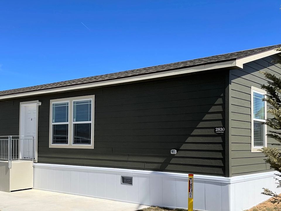 2022 Champion Home - Lot 2830