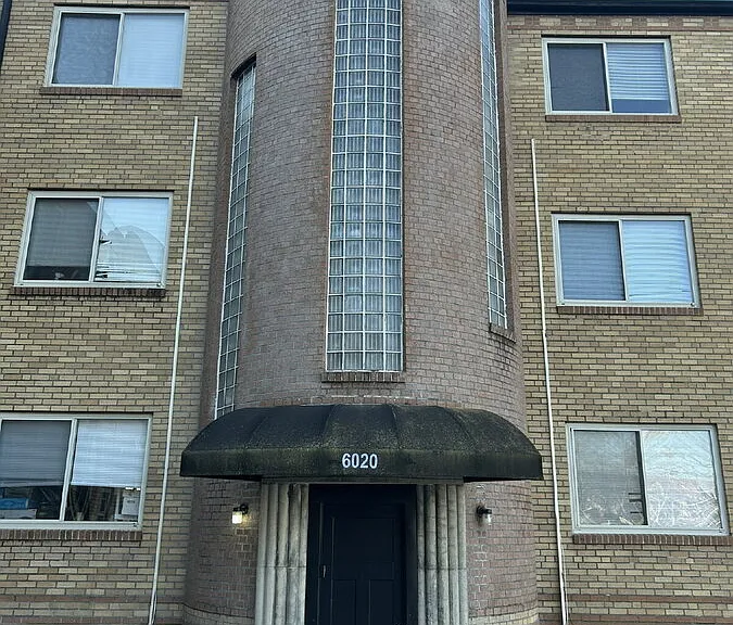 6010-20 S Kingshighway — Photo 4