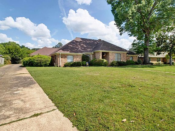 3rd image of 902 Kingsbury Ct