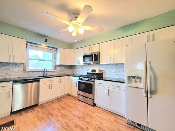 4th image of 48 Stuyvesant Ave Floor 2