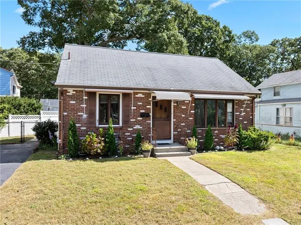 6 Park Square Ave, Riverside, RI 02915