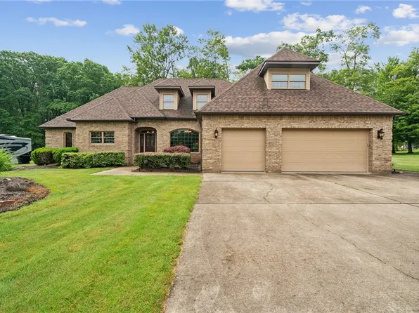 101 Blackthorn Dr, Butler, PA 16002