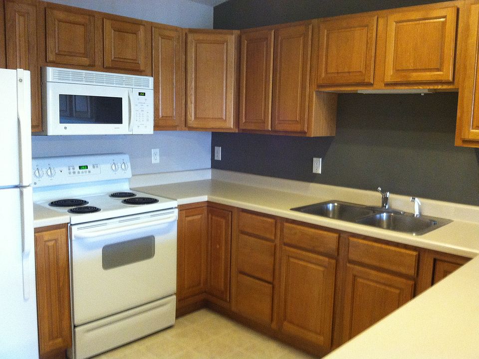 1st image of 90 Circle Dr APT 10