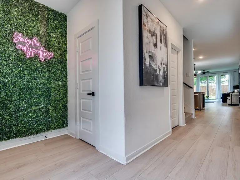 3351 Conroe St — Photo 3