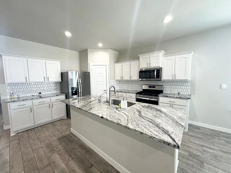 2201 Beaufort Dr — Photo 9