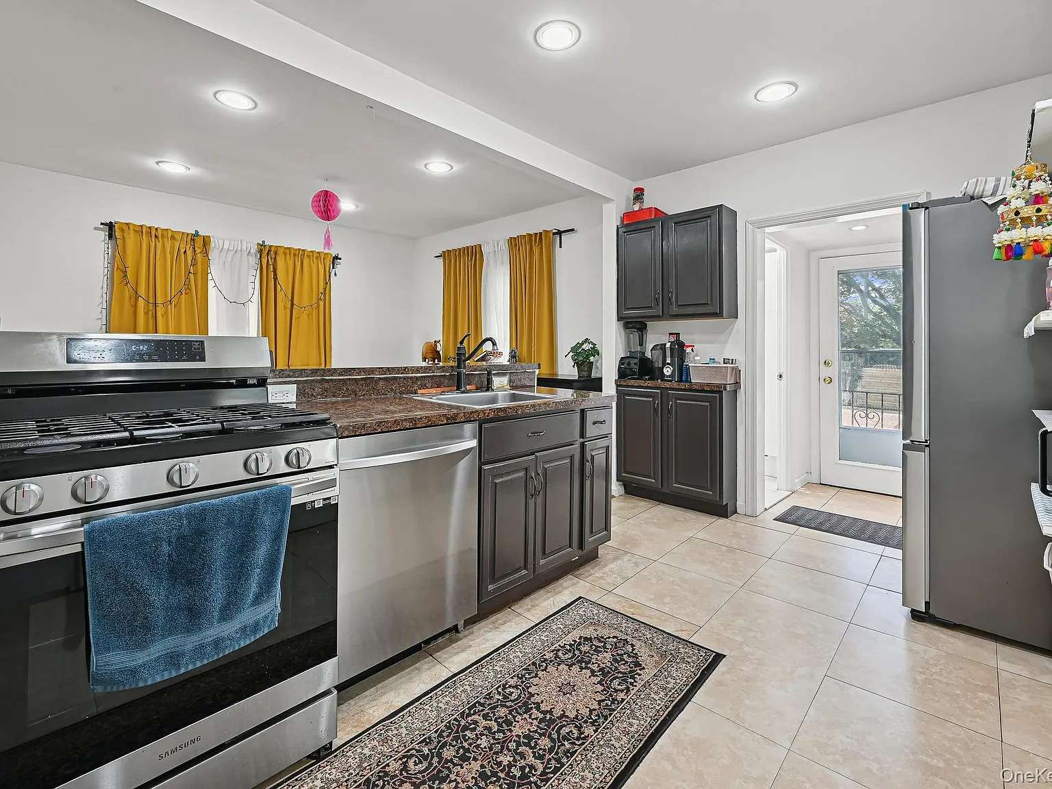 3 bed, 1.5 bath, 1118 sqft, $5,000 — Photo 2