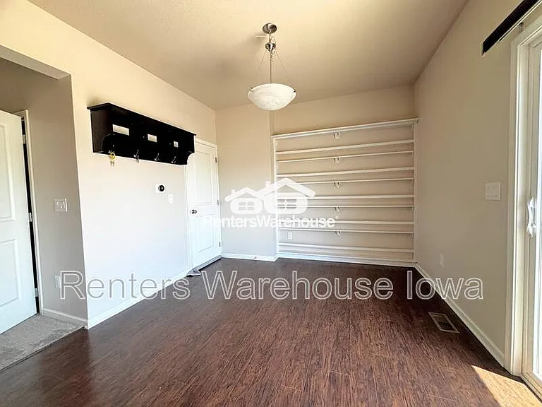 52 SE Booth Ave — Photo 7