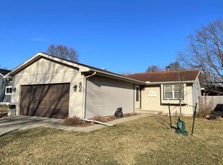 606 Irvine Rd, Champaign, IL 61822