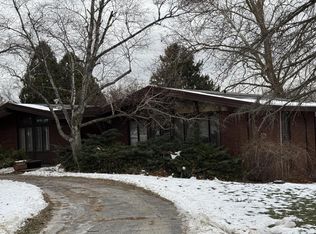 3705 Crestview Cir, Brookfield, WI 53005