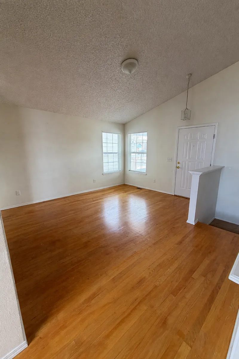 Building Photo - 5150 Pine Haven Dr