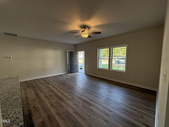 4th image of 415 Chelsie St