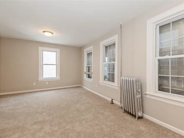 194-56 Murdock Avenue image 12 of 19