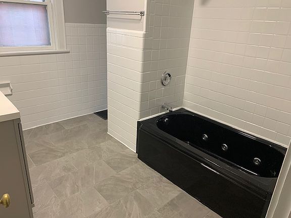 4th image of 810 Kimball Pl #A