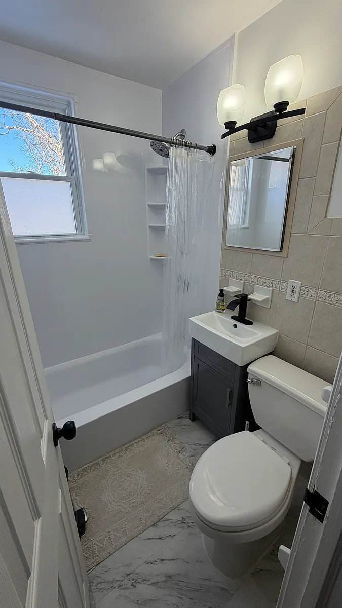Building Photo - 138 3rd St