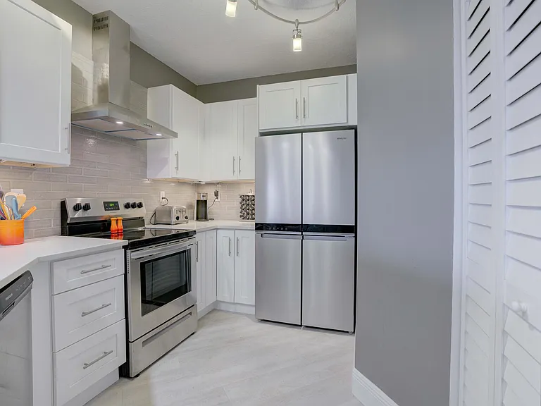 100 Uno Lago Dr #402 — Photo 9