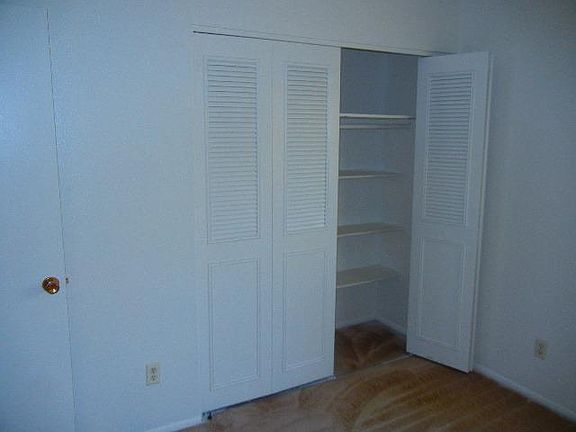5th image of 1308 E Ellis Dr