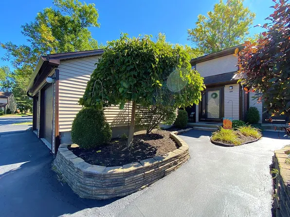 903 Charlesgate Cir, East Amherst, NY 14051