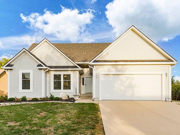 2nd image of 903 Rosewood Ct