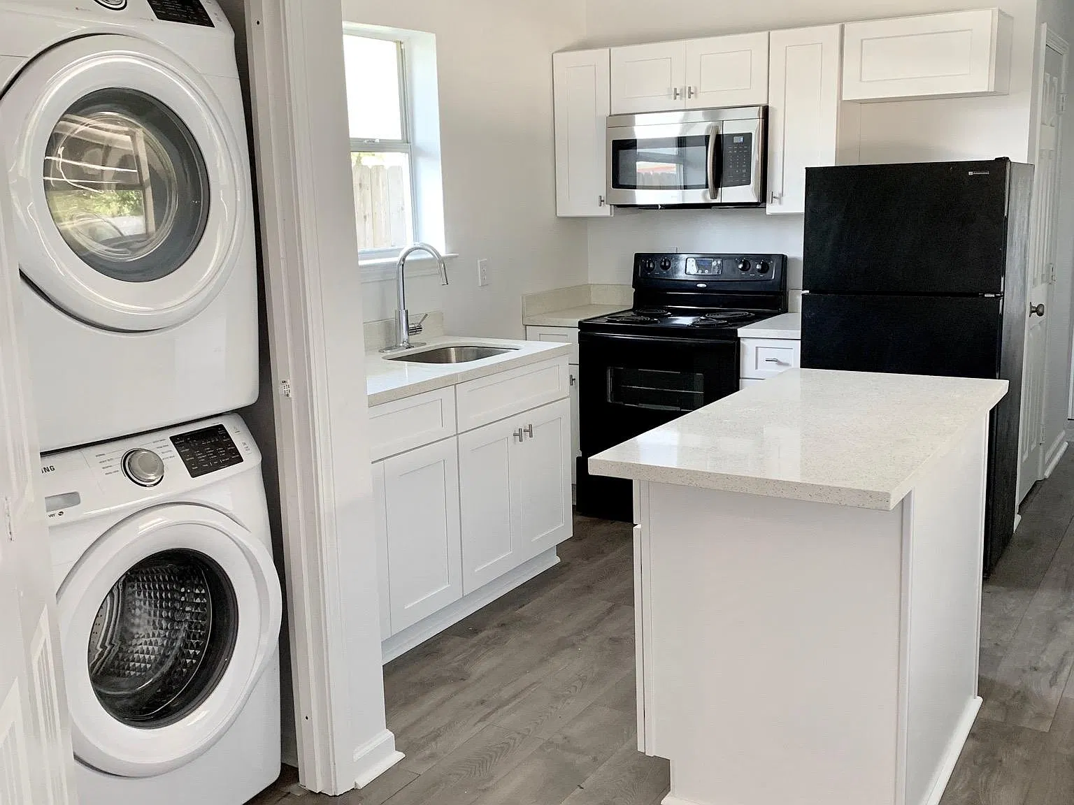 1 bed, 1100 sqft, $1,200 — Photo 3
