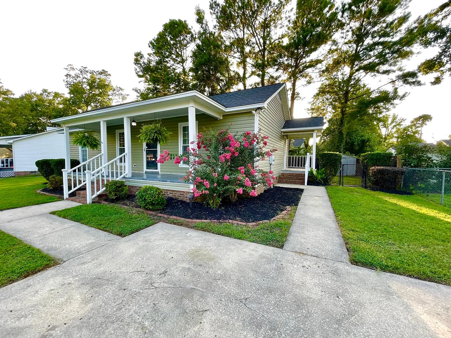 3 bed, 1134 sqft, $1,900 — Photo 1