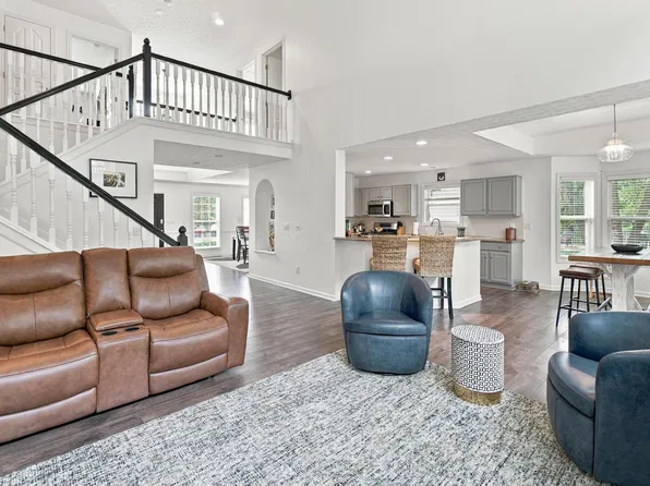 6489 Hermitage Dr, Westerville, OH 43082