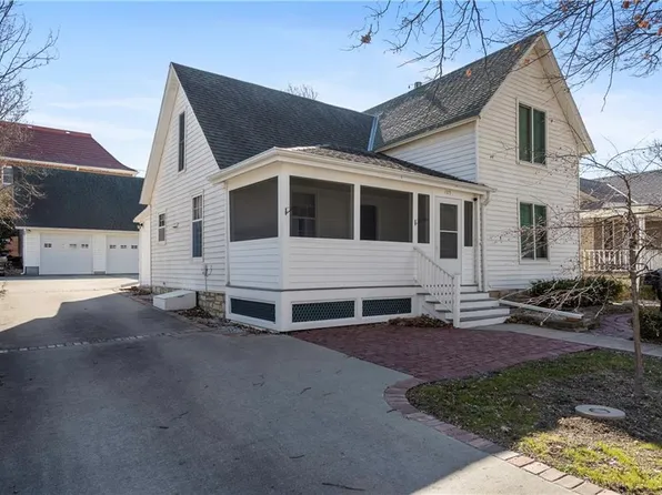 105 E Piankishaw St, Paola, KS 66071