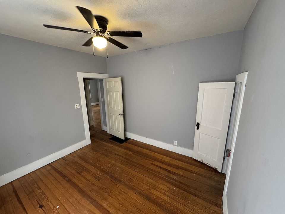 1st image of 122 E Mary St