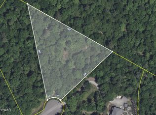 35 Woodale Dr, Hawley, PA 18428