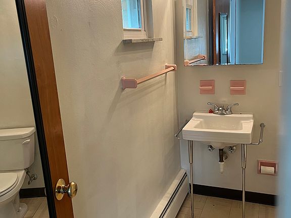 4th image of 65 Campbell Ave #5