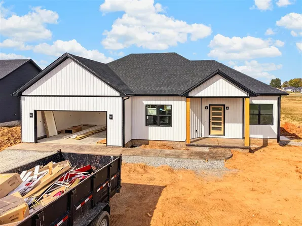 107 Federal Grove Ct, Auburn, KY 42206