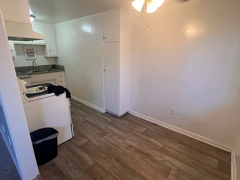 Comstock — Photo 10