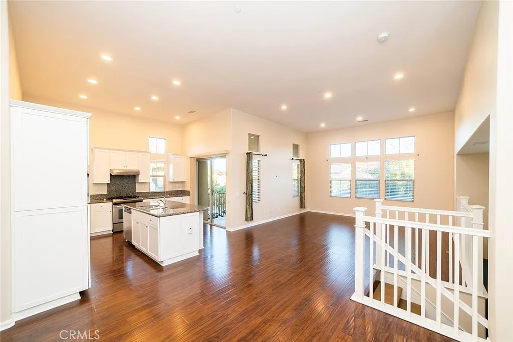2 bed, 1530 sqft, $4,200 — Photo 3
