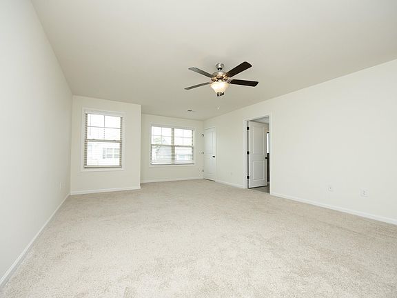 4th image of 824 Country Downs Rd