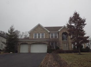 5704 Red Oak Dr, Hoffman Estates, IL 60192