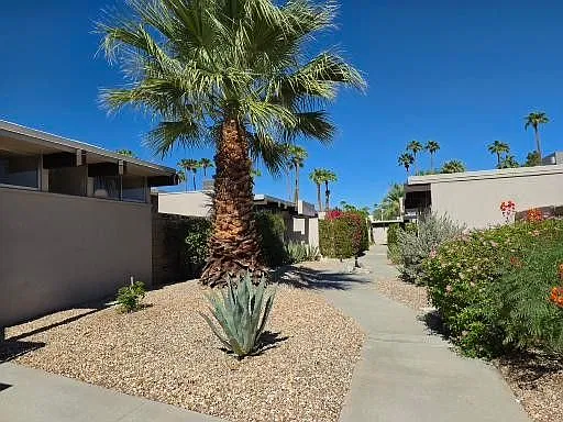 2 bed, 2.0 bath, 1092 sqft, $2,600 — Photo 2