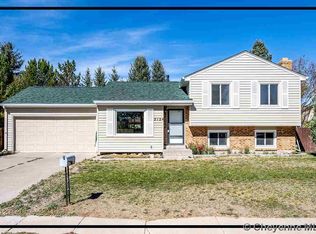 2124 Apache St, Cheyenne, WY 82009