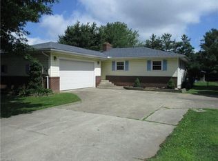 1046 Novak Rd, Grafton, OH 44044