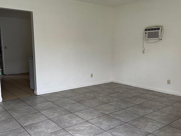 2nd image of 454 Pear St