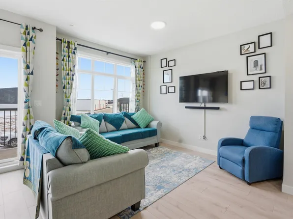 6208 Cartmell Ct SW, Edmonton, AB T6W 5A7