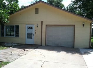 2128 Halls Lndg, Manhattan, KS 66502