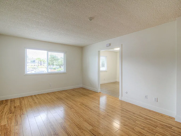 1532 Atlanta Ct #7 — Photo 4