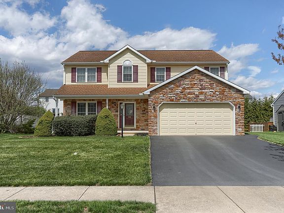4th image of 10 Lion Ln