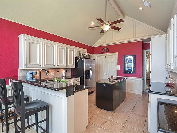4th image of 902 Caswell Ct