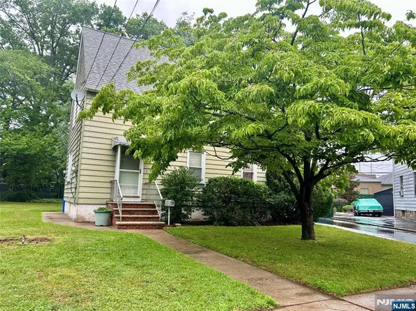 15 Willow St, Garfield, NJ 07026